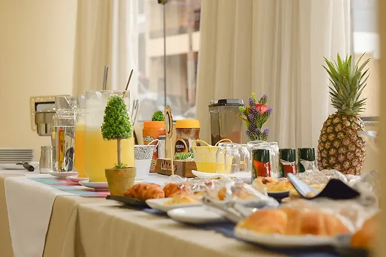desayuno buffet incluido en todas las tarifas